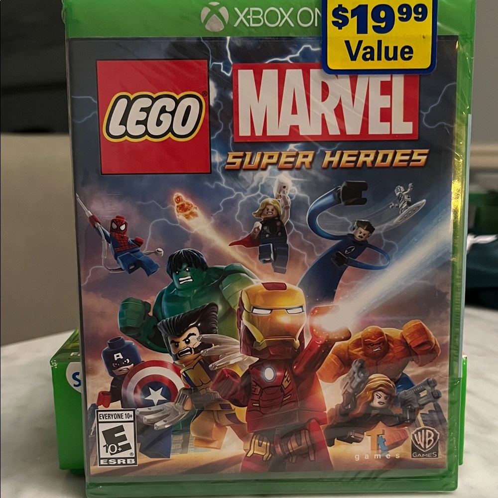 LEGO Marvel Super Heroes Xbox One Game - Red and Green Cover